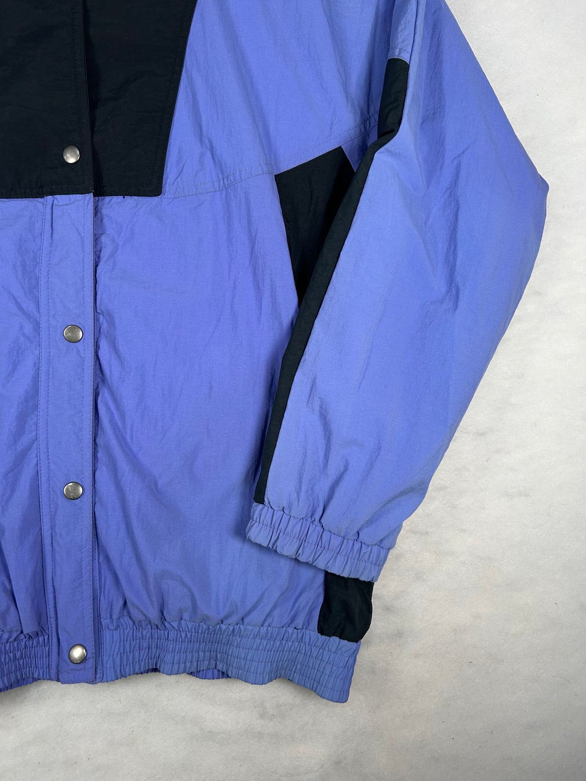 Giacca a vento imbottita anni 90 blu e nero vintage – Donna M