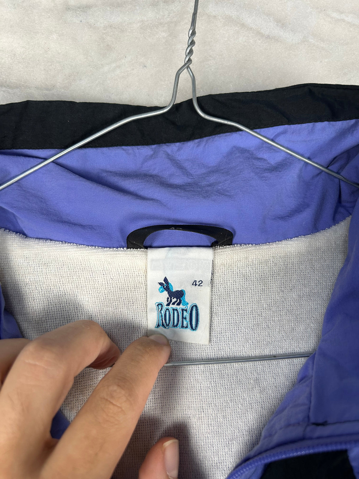 Giacca a vento imbottita anni 90 blu e nero vintage – Donna M