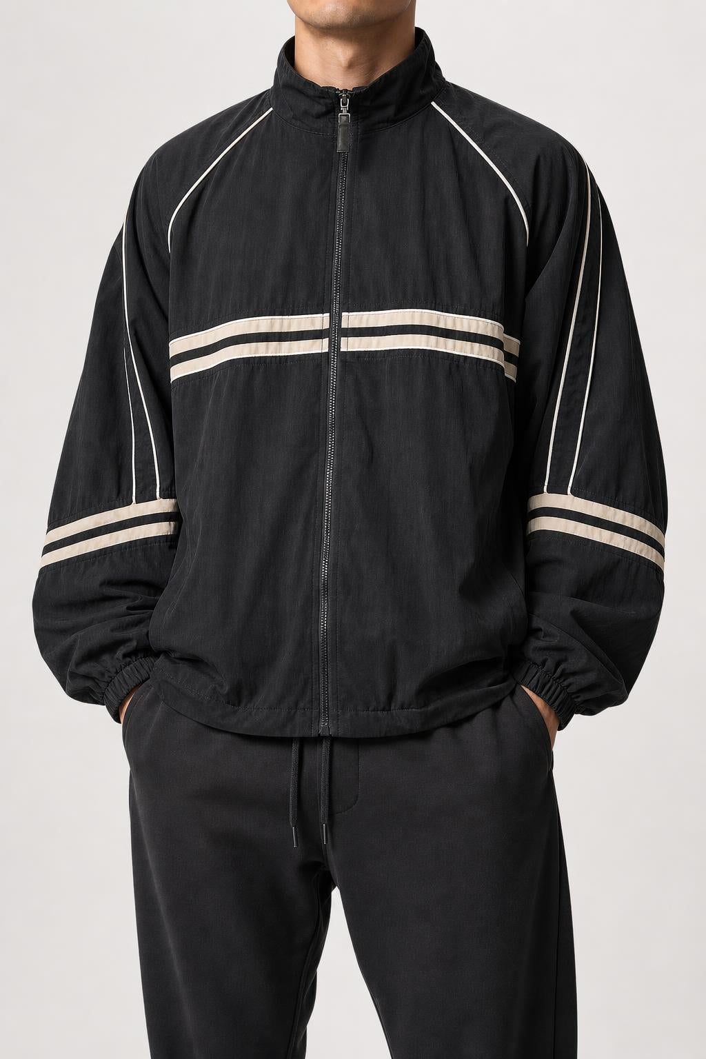 Track jacket nera vintage indossata