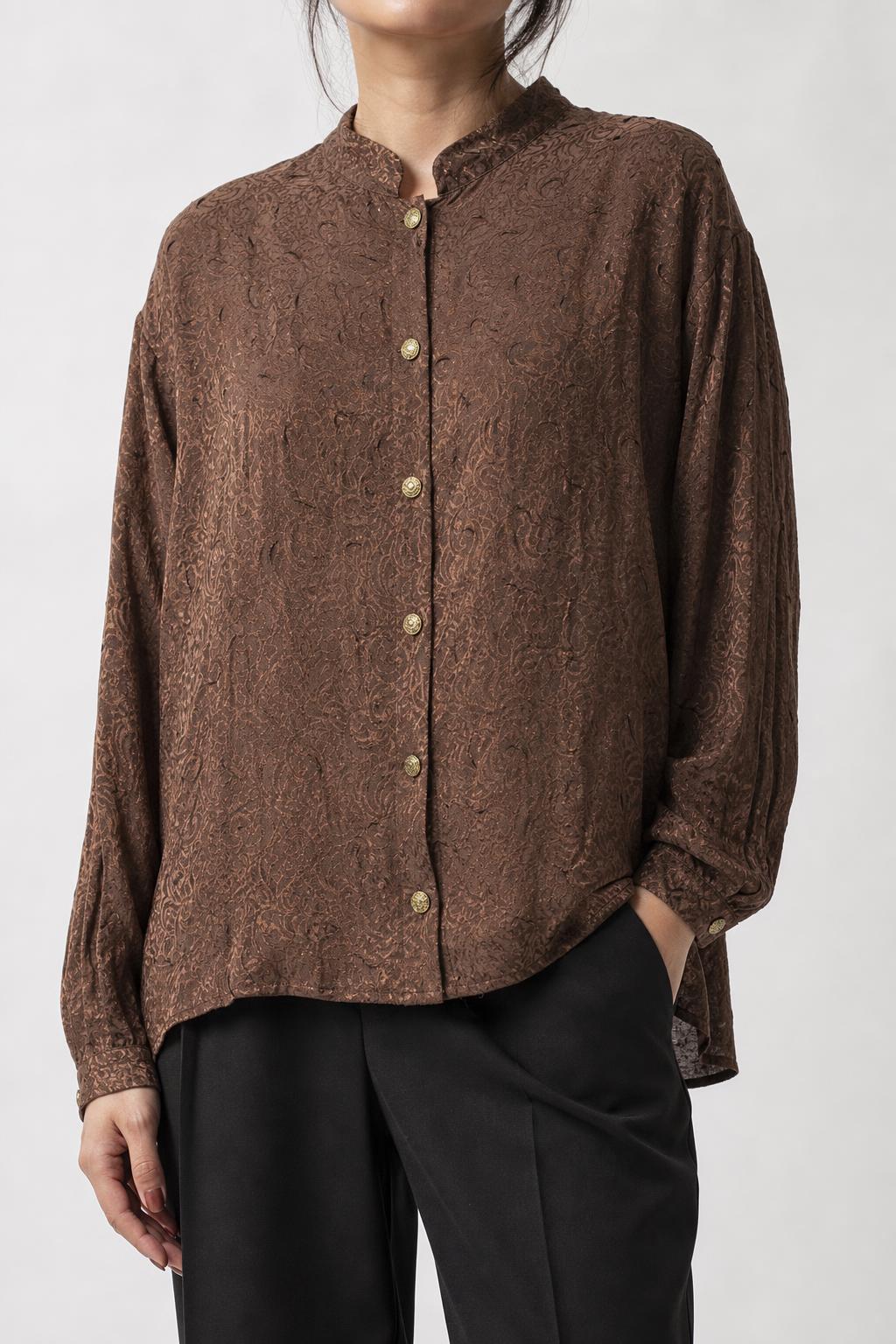 Camicia vintage donna jacquard marrone indossata
