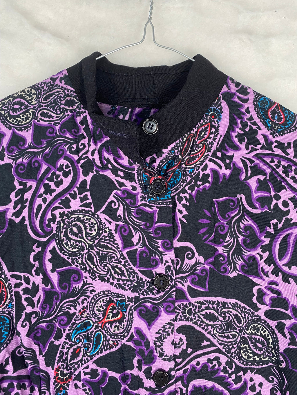 Giacca / Bomber Vintage Donna Trapuntato a Fantasia Paisley – Viola e Nero