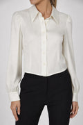 Camicia vintage donna raso avorio indossata