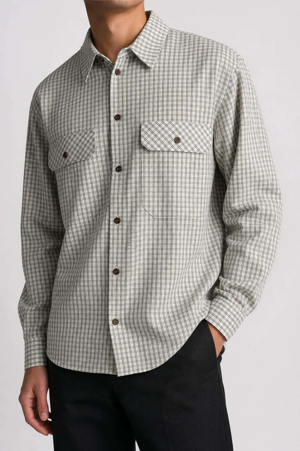 Camicia vintage uomo a quadretti panna e verde indossata