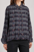 Giacca-camicia vintage donna a quadri bouclé indossata