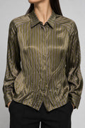 Camicia vintage donna raso verde oliva a righe indossata