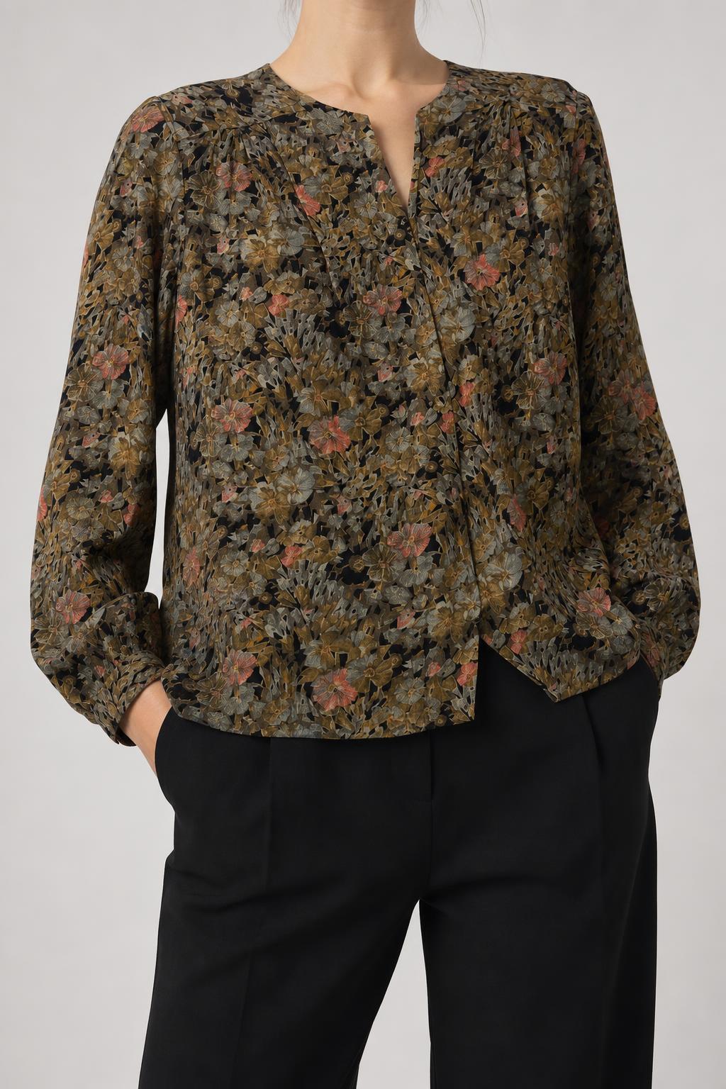 Blusa vintage donna millefiori indossata