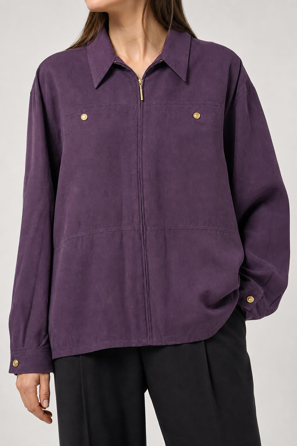 Giacca-camicia Newport viola indossata