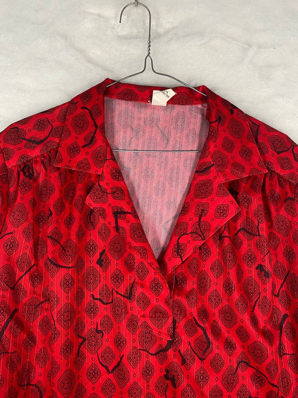 Blusa rossa stampa foulard - dettaglio