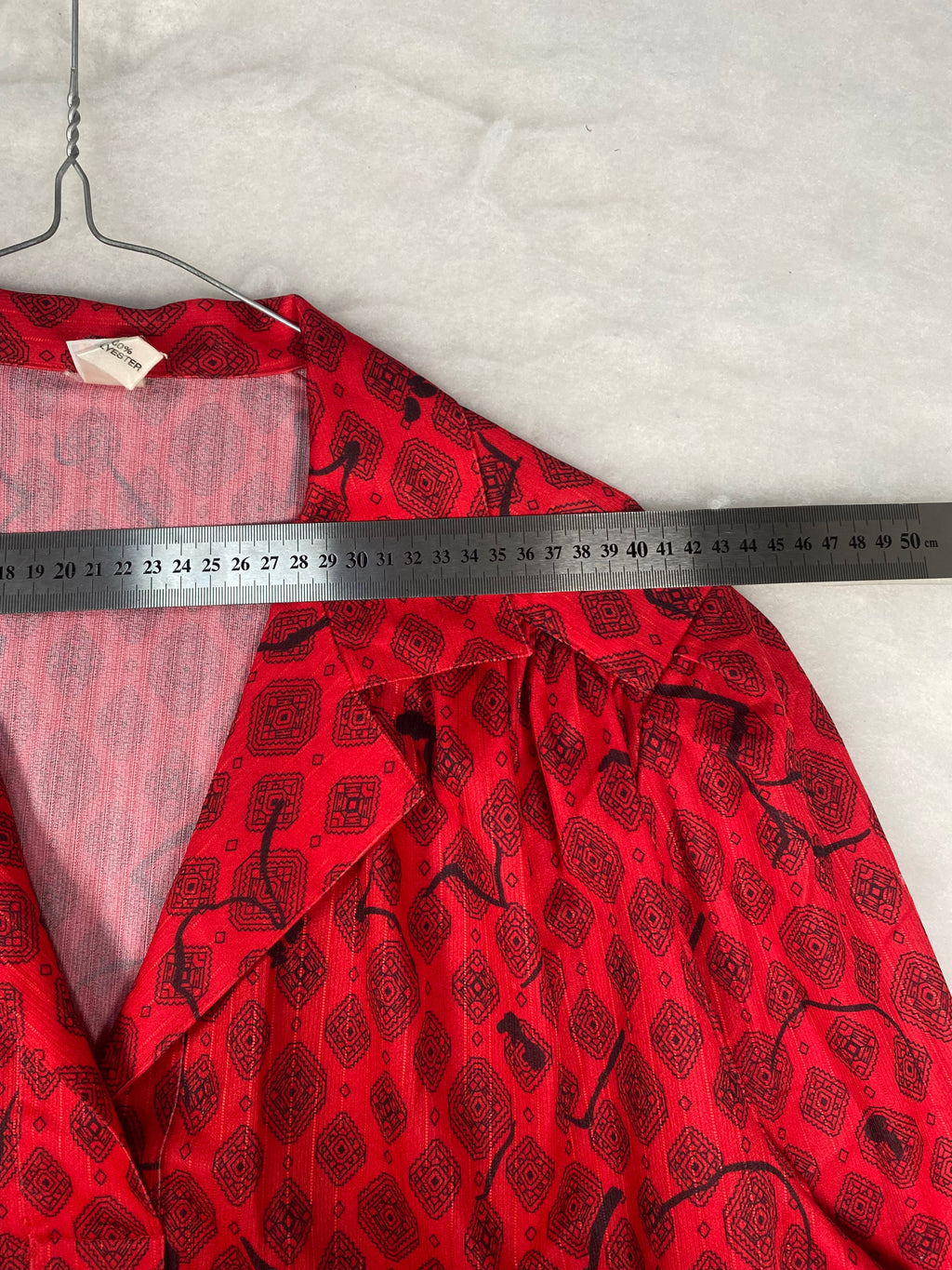 Blusa rossa stampa foulard - etichetta composizione