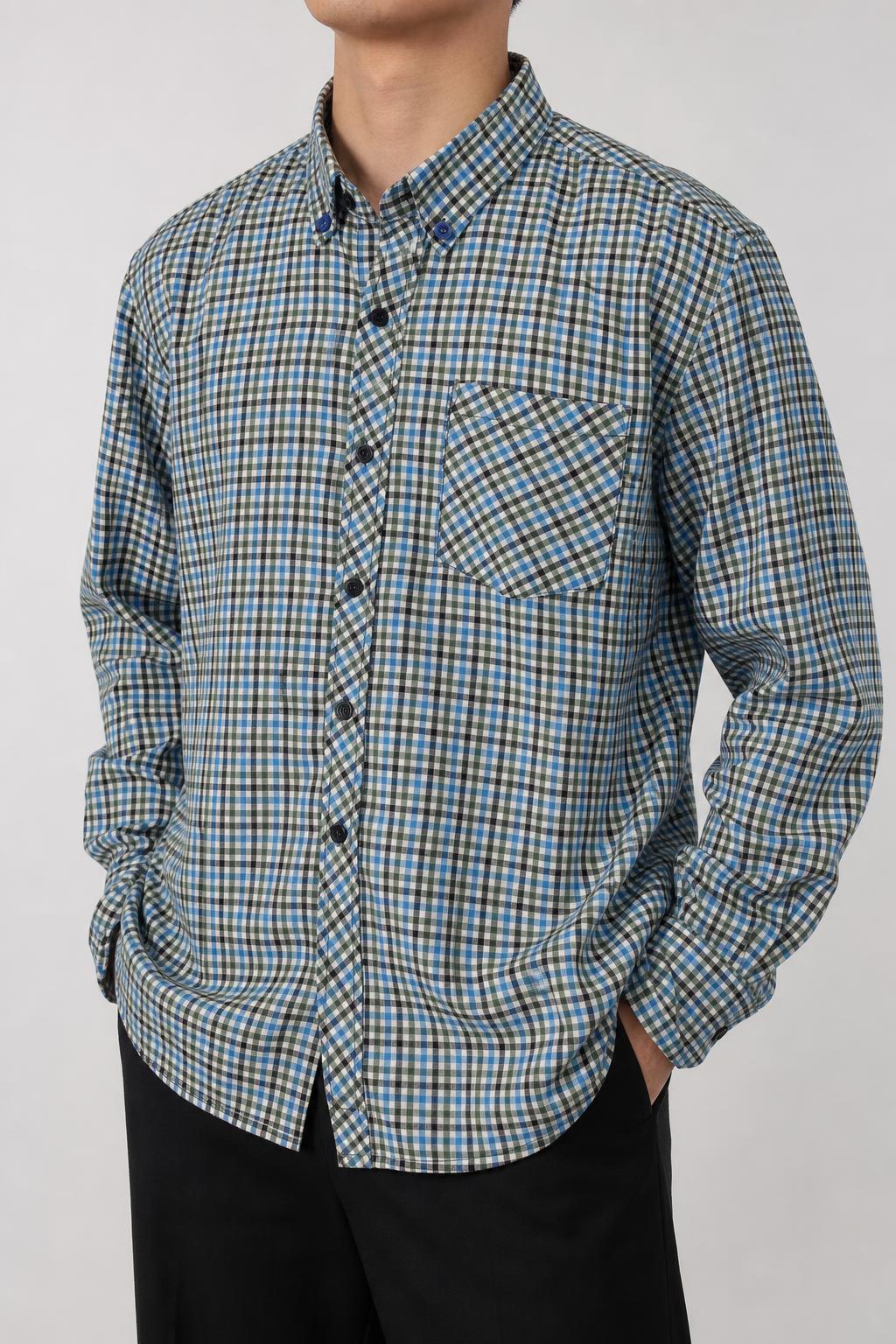 Camicia uomo vintage micro-check blu verde indossata