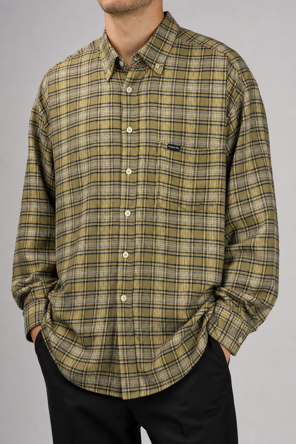 Camicia Sergio Tacchini uomo a quadri verde oliva indossata