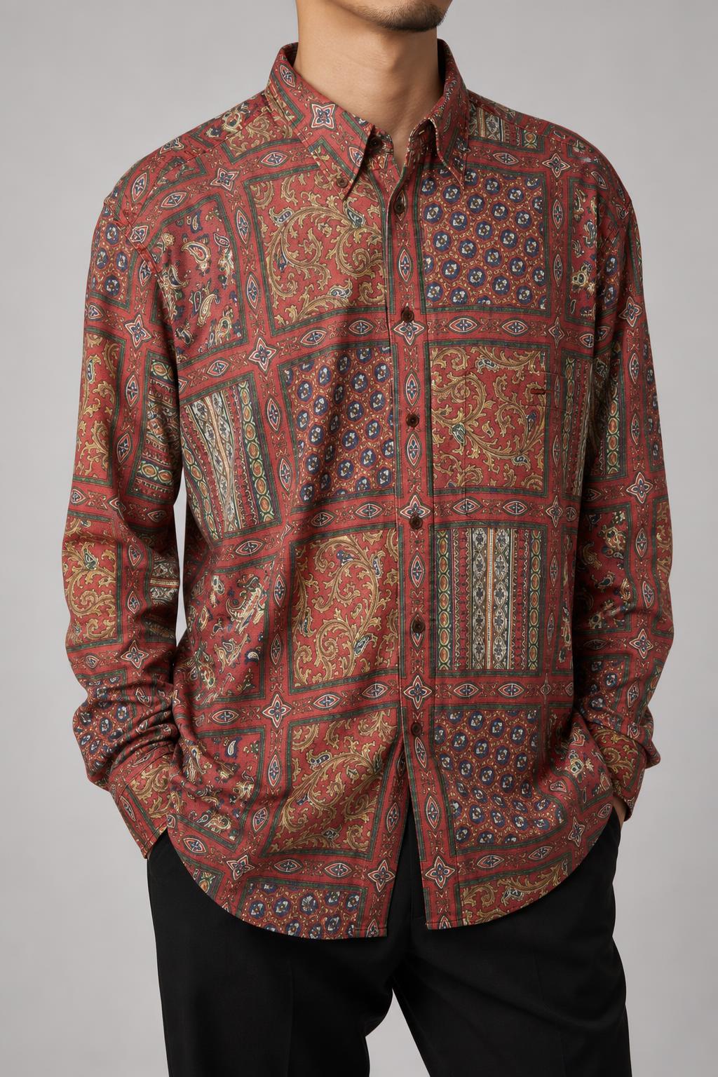 Camicia Noi & Voi uomo paisley rosso indossata