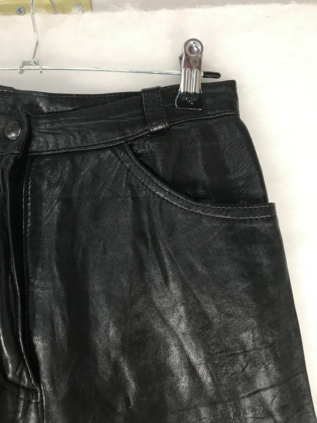 Pantaloni Vintage Uomo in Pelle Nera con Dettagli Ricamati