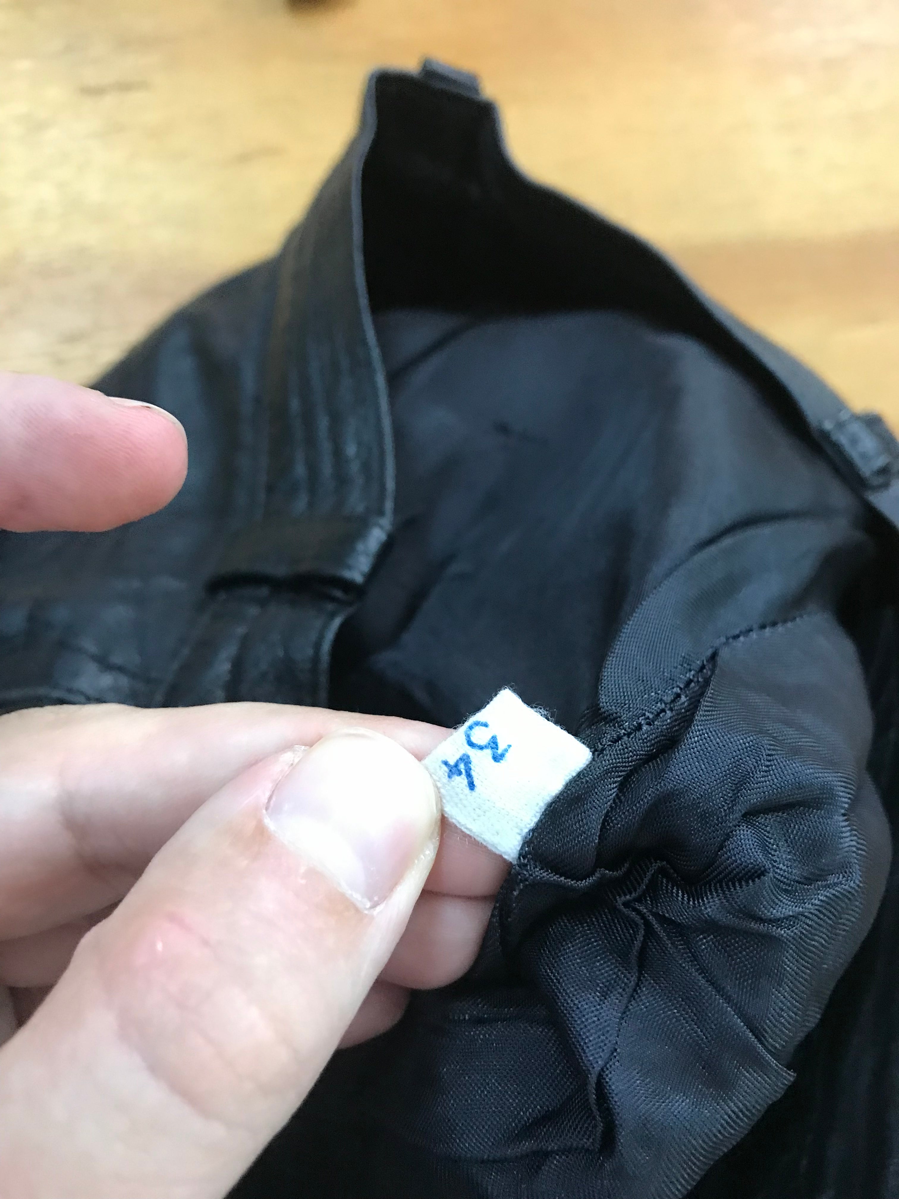 Pantaloni Vintage Uomo in Pelle Nera con Dettagli Ricamati