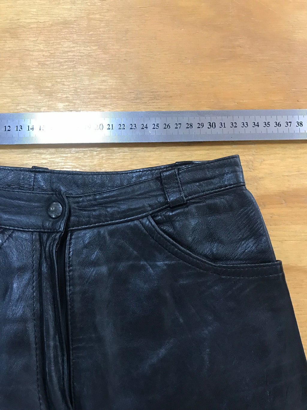 Pantaloni Vintage Uomo in Pelle Nera con Dettagli Ricamati