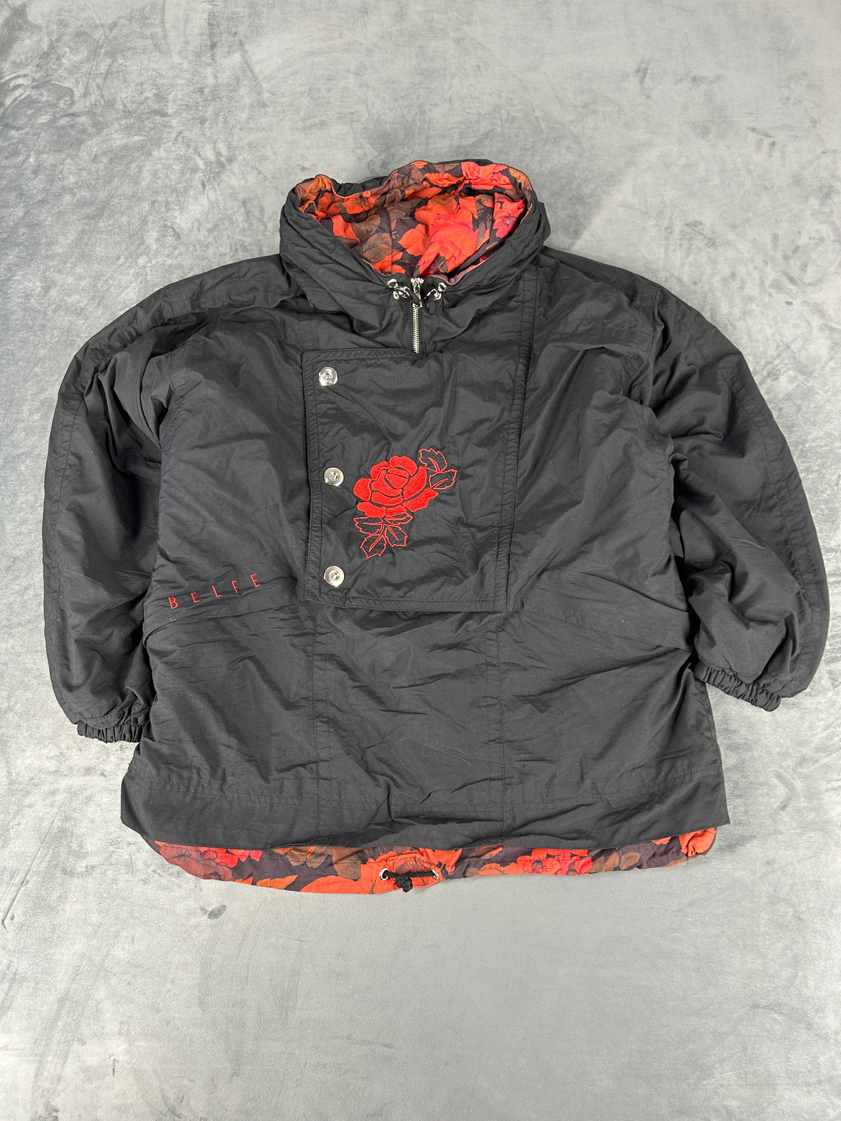 Giacca a vento anorak nera con ricamo rosa Belfe vintage – Uomo Taglia L
