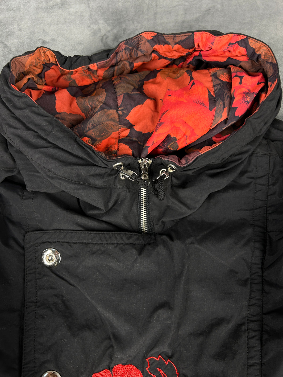 Giacca a vento anorak nera con ricamo rosa Belfe vintage – Uomo Taglia L