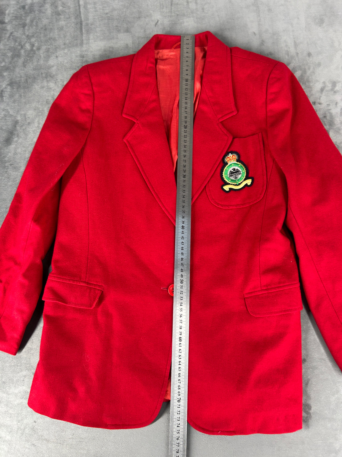 Blazer rosso in lana con stemma ricamato vintage – Donna Taglia M