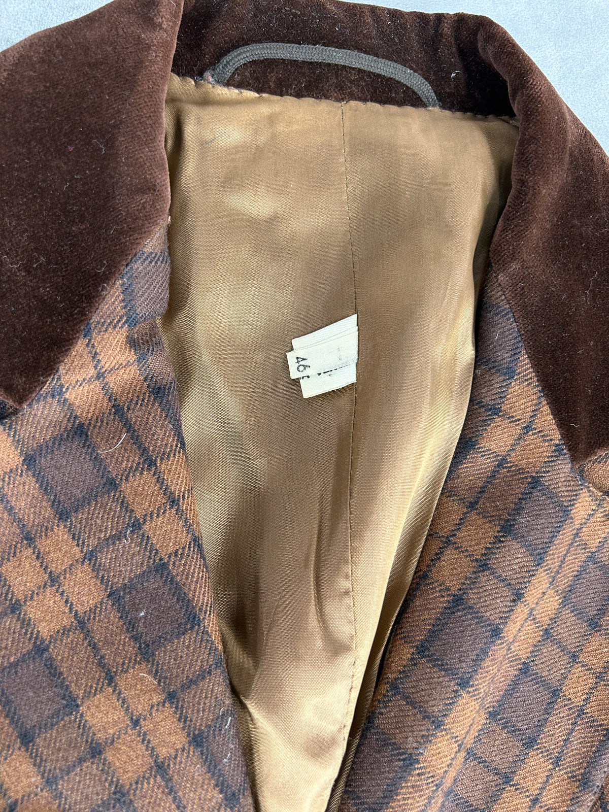 Blazer in lana a quadri marrone con collo in velluto vintage – Donna Taglia M
