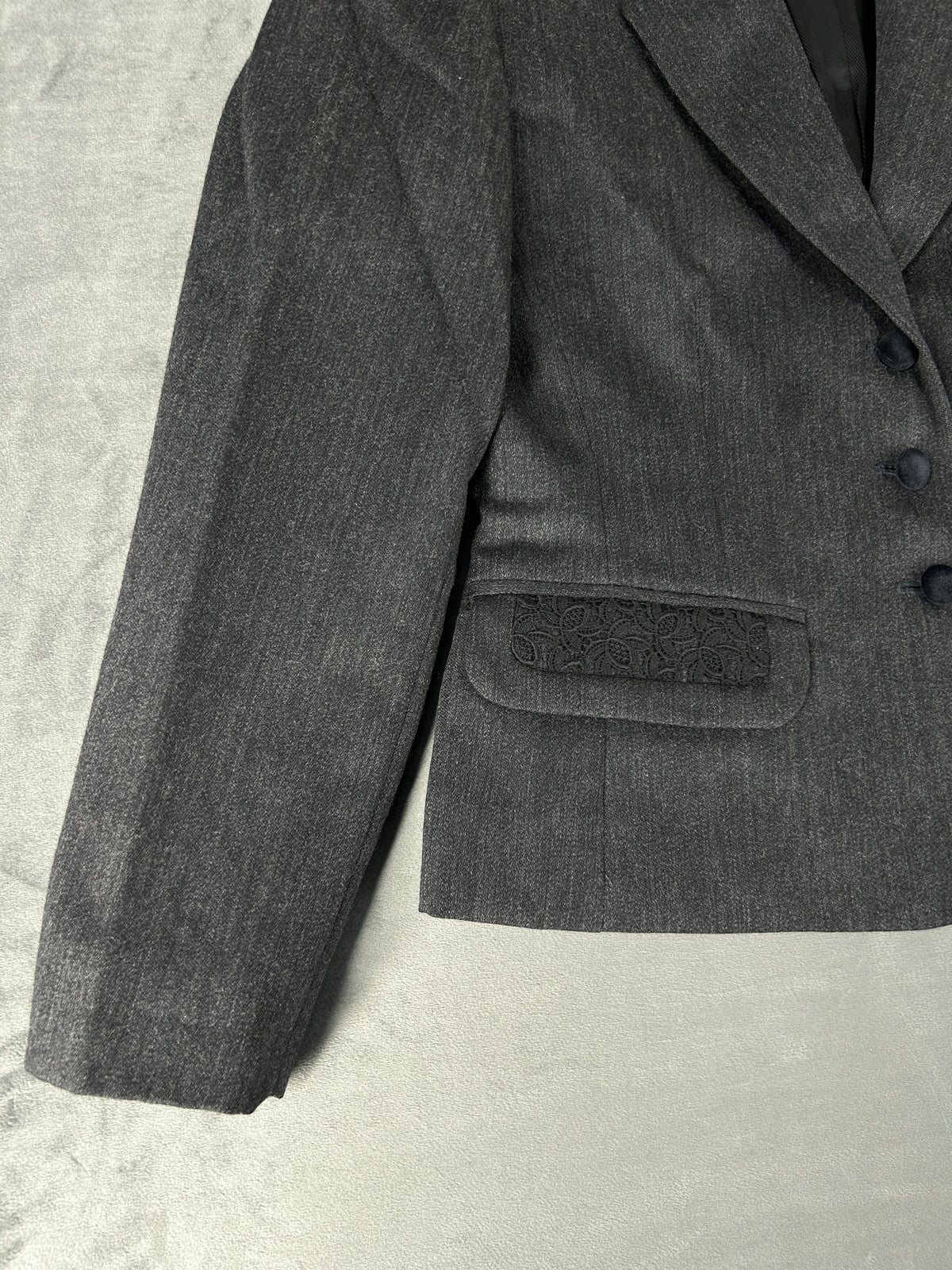 Blazer grigio in lana con dettagli in pizzo Simone vintage – Donna Taglia M (IT 42)