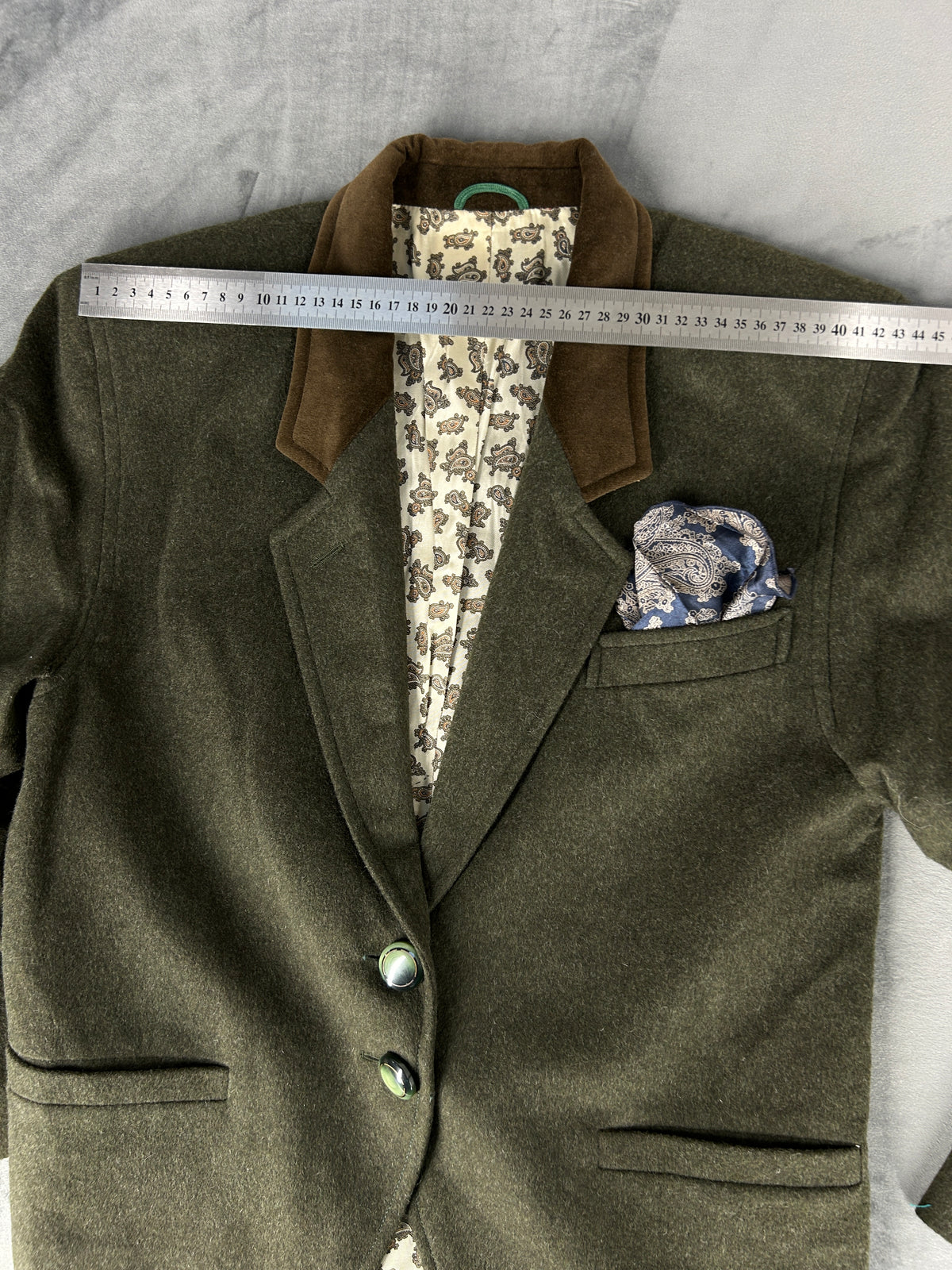 Blazer in lana verde militare con collo in velluto vintage – Donna Taglia L