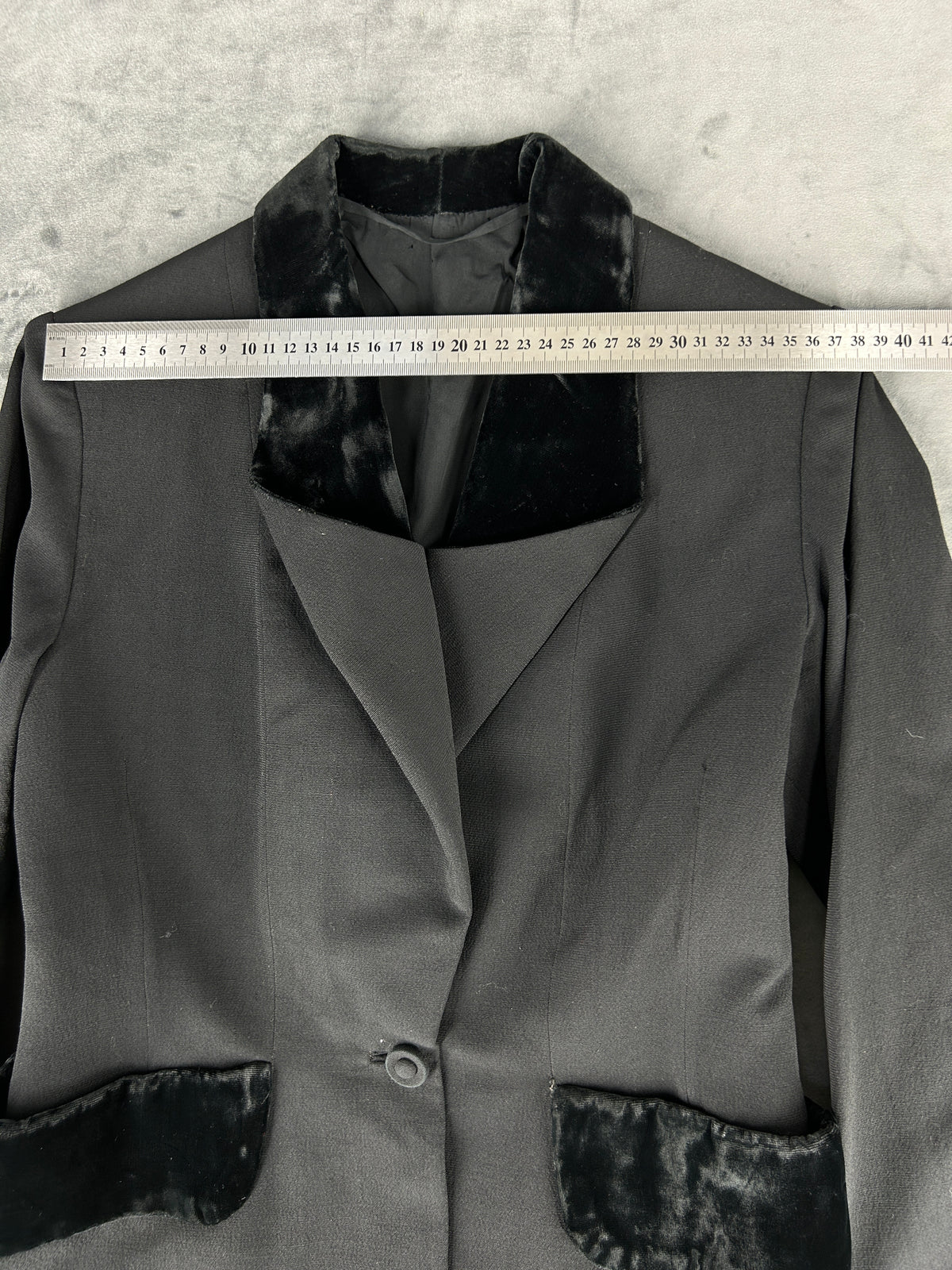 Blazer nero con collo e tasche in velluto vintage – Donna Taglia M
