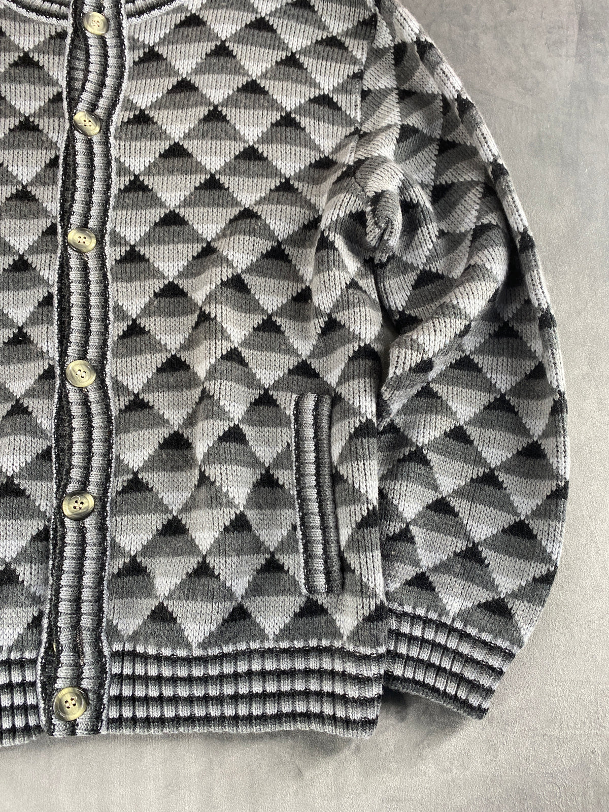 Cardigan in maglia a fantasia geometrica grigia Pellicano vintage – Uomo Taglia XL (IT 54)