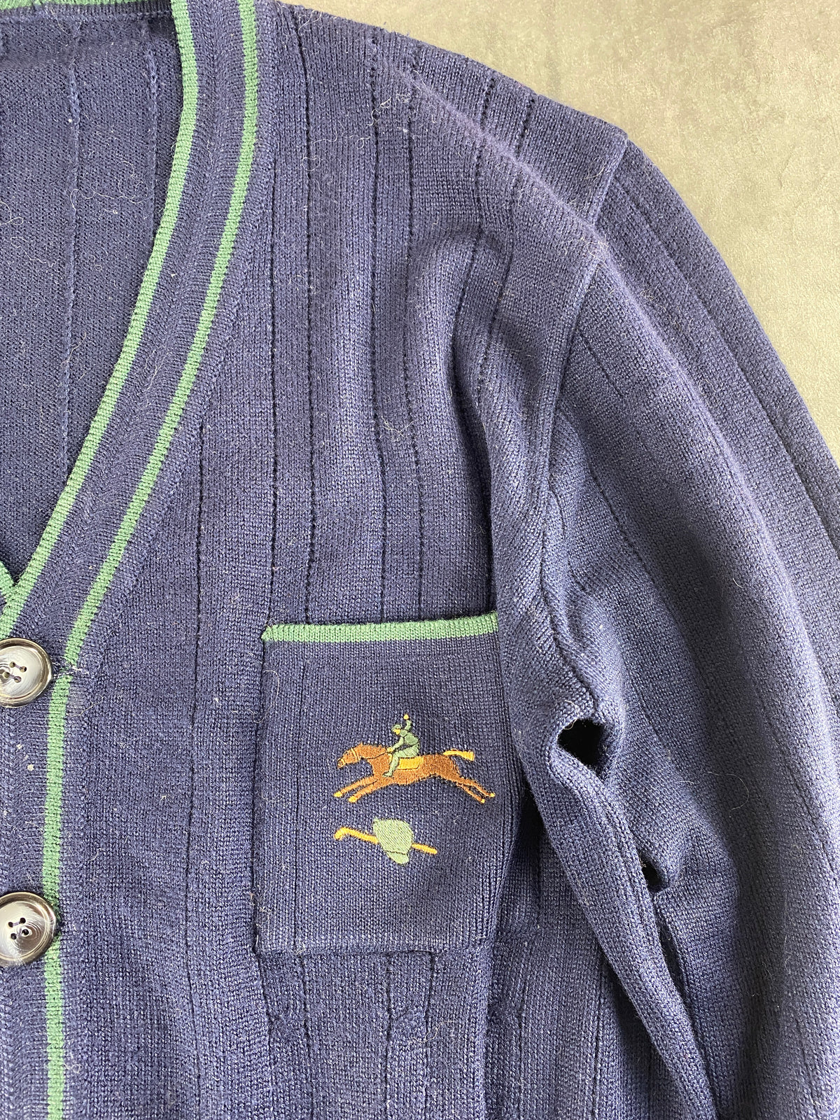 Cardigan in maglia blu navy con profilo verde vintage – Uomo Taglia L