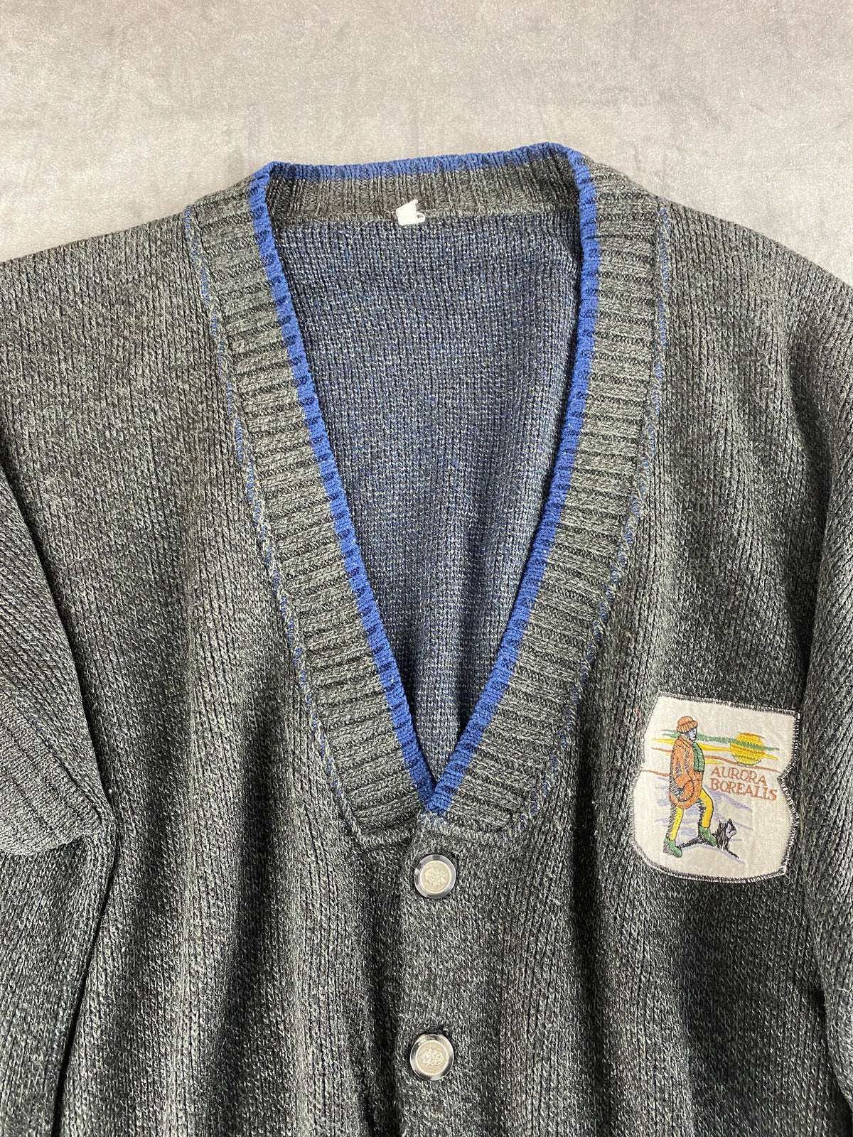 Cardigan in maglia grigio antracite con toppa vintage – Uomo Taglia L