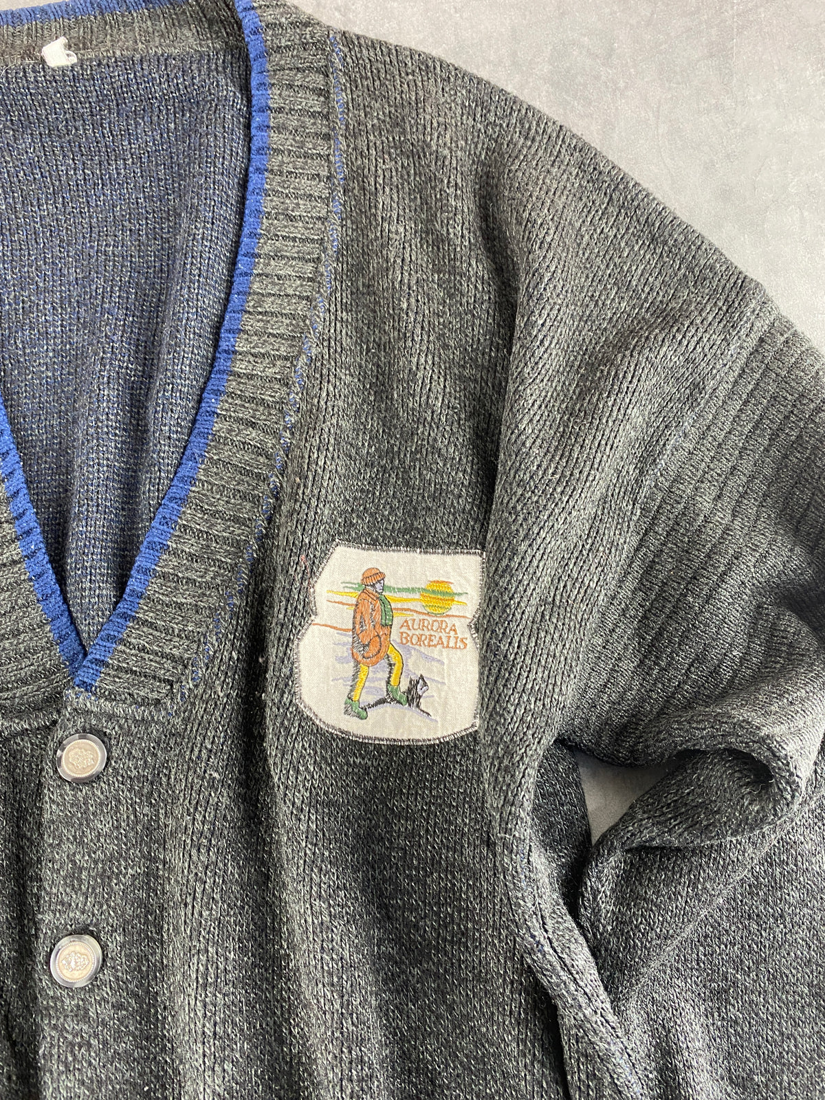 Cardigan in maglia grigio antracite con toppa vintage – Uomo Taglia L