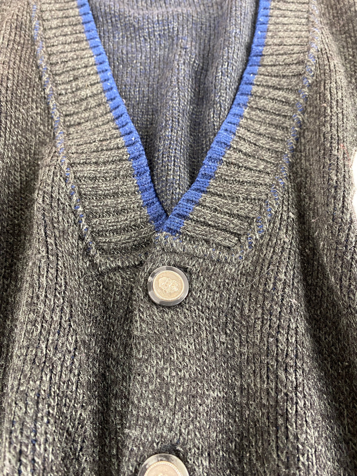 Cardigan in maglia grigio antracite con toppa vintage – Uomo Taglia L