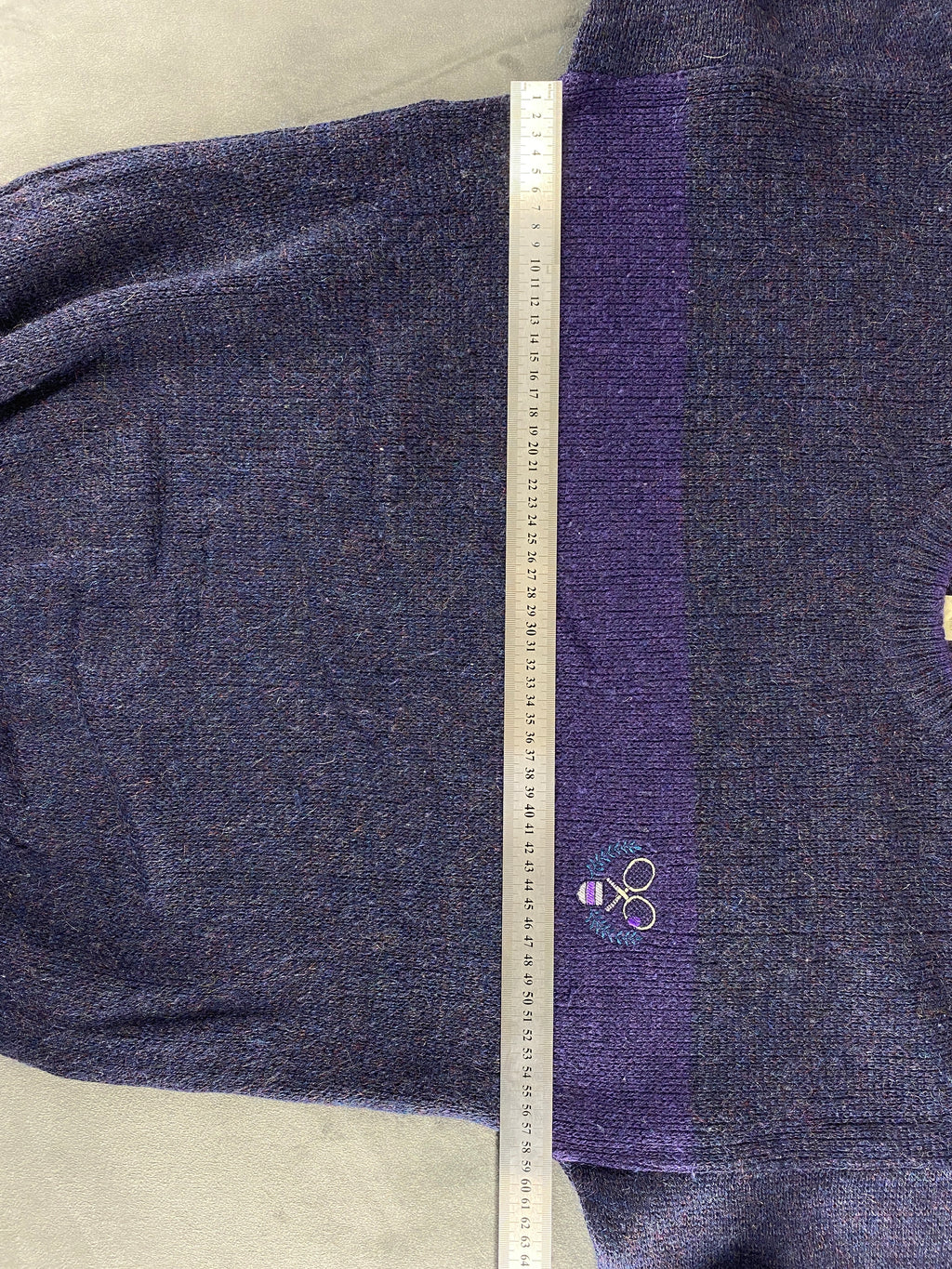 Maglione girocollo in lana blu-viola con banda vintage – Uomo Taglia M (IT 50)