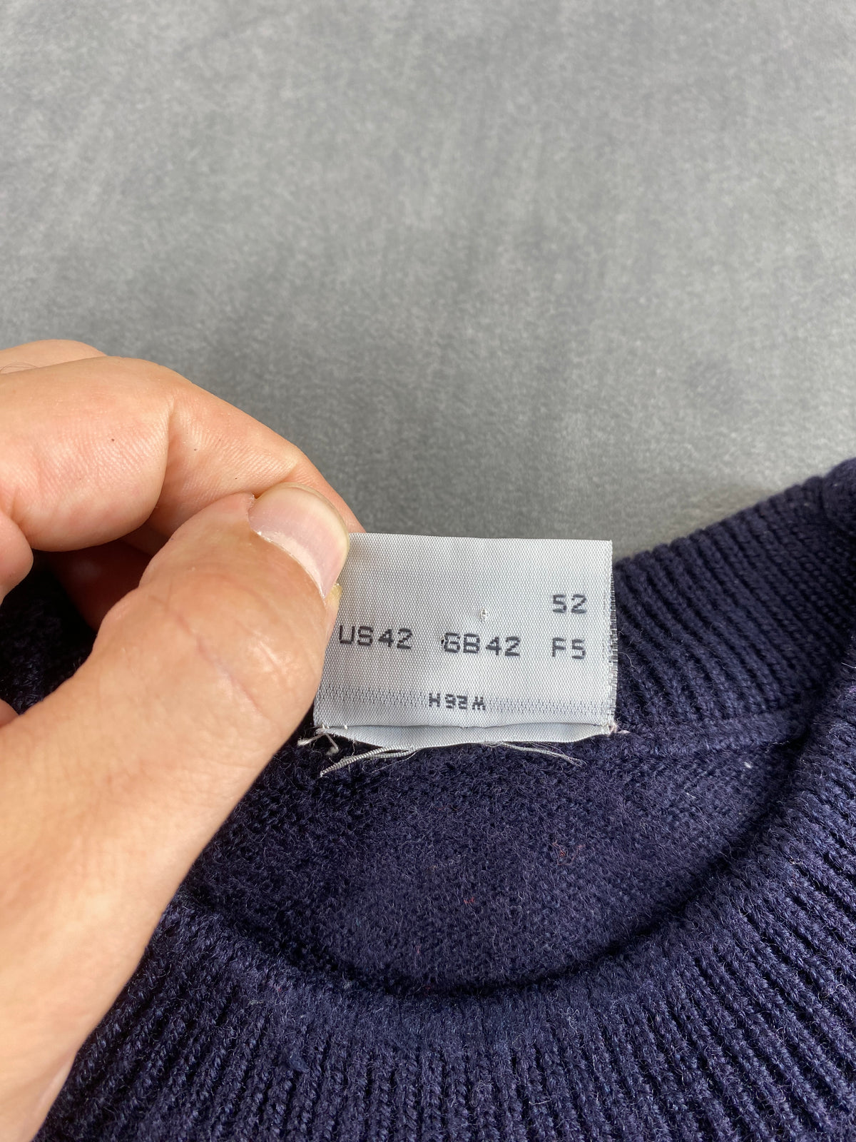 Maglione girocollo blu navy con banda rossa e verde vintage – Uomo Taglia L (IT 52)