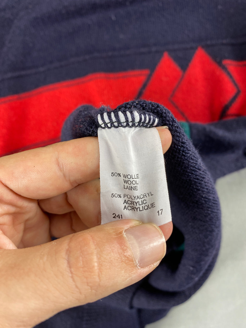 Maglione girocollo blu navy con banda rossa e verde vintage – Uomo Taglia L (IT 52)