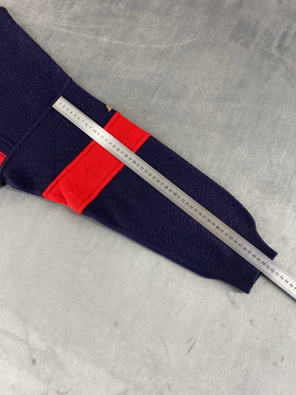 Maglione girocollo blu navy con banda rossa e verde vintage – Uomo Taglia L (IT 52)