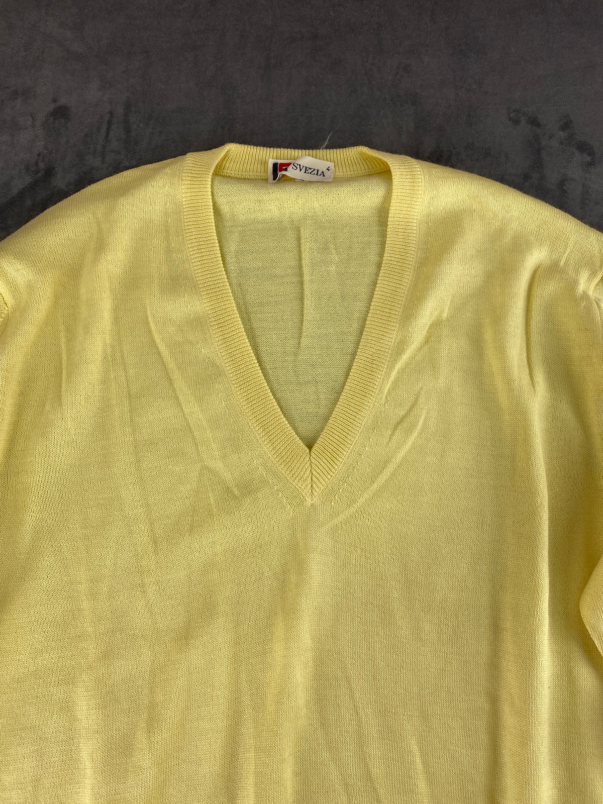 Maglione scollo a V in maglia giallo Svezia vintage – Uomo Taglia L