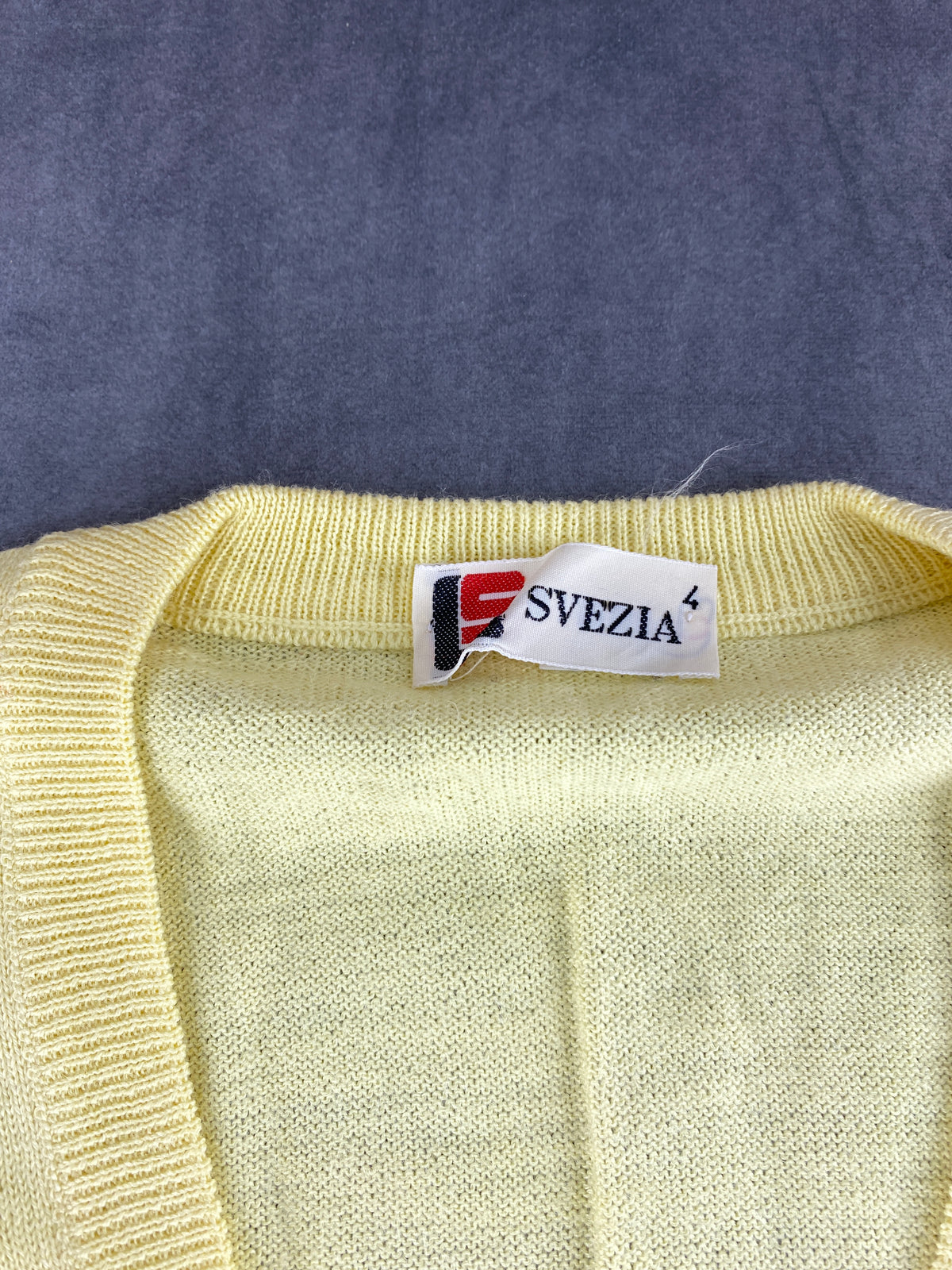 Maglione scollo a V in maglia giallo Svezia vintage – Uomo Taglia L
