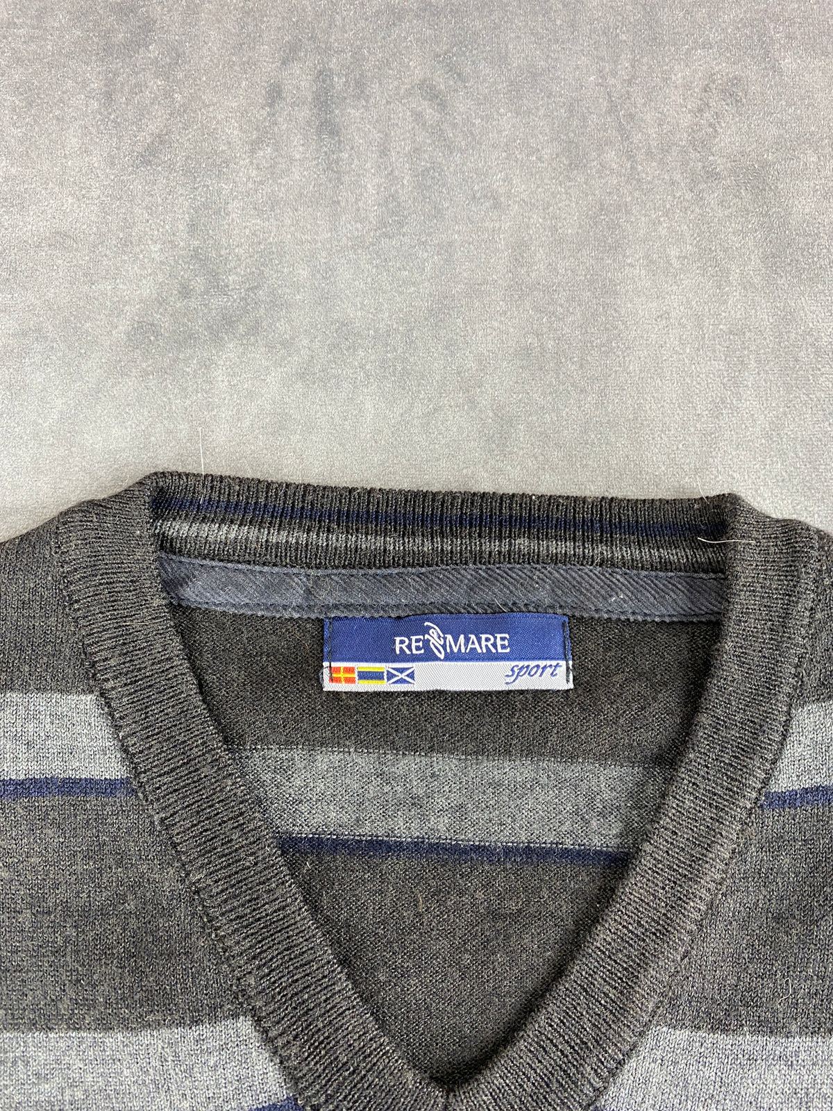 Maglione scollo a V grigio a righe Renmare vintage – Uomo Taglia M