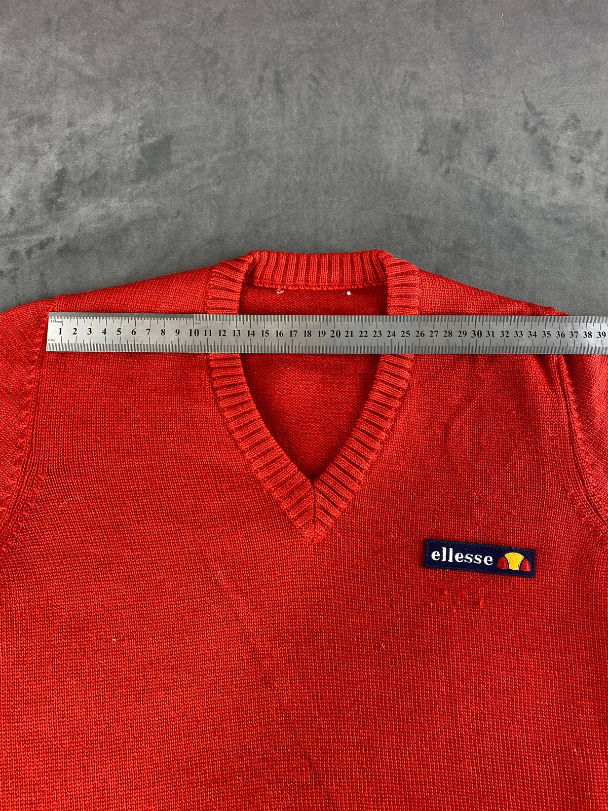 Maglione scollo a V rosso con righe Ellesse vintage – Uomo Taglia L