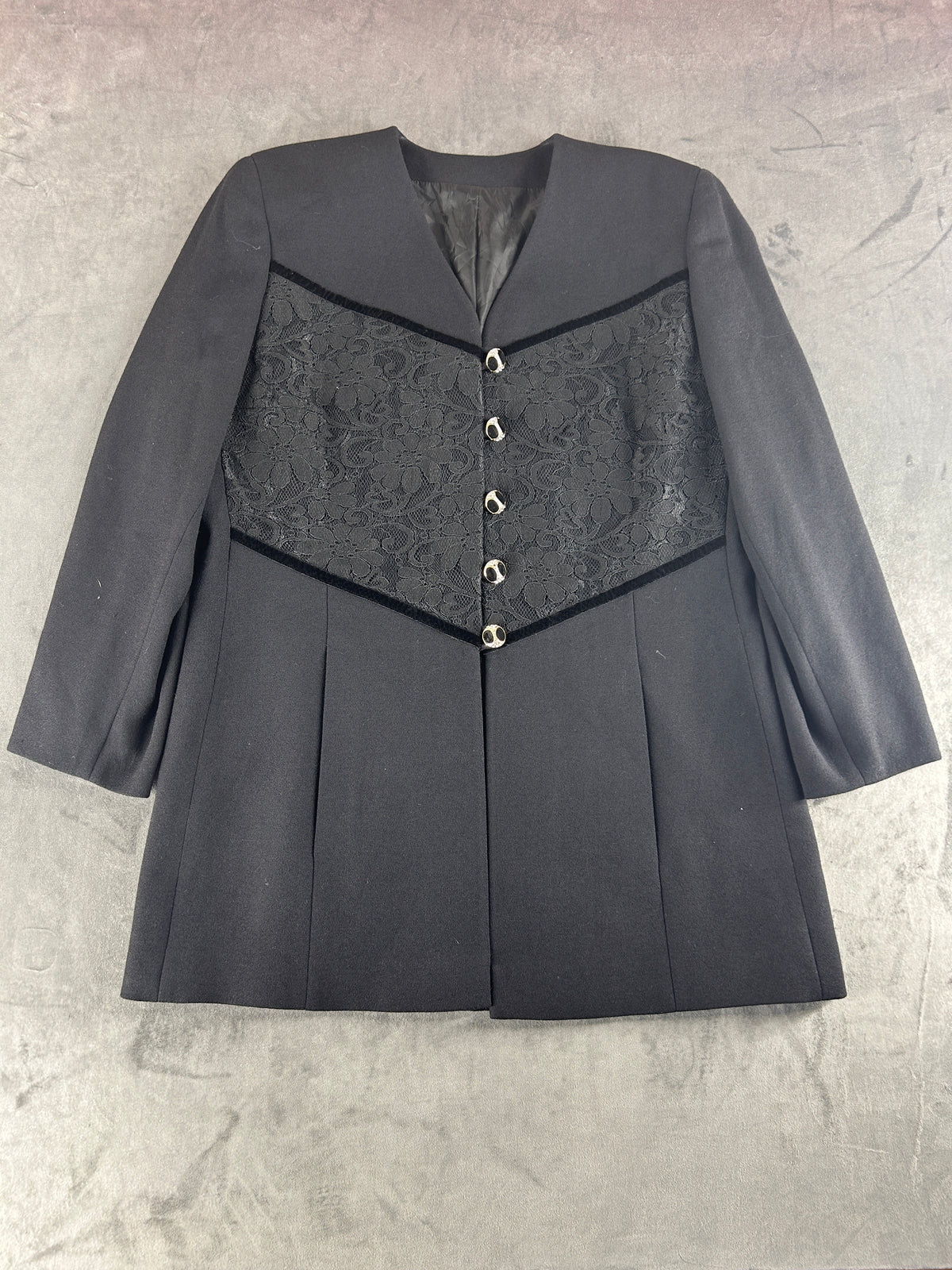 Abito redingote nero in lana con inserto in pizzo vintage – Donna Taglia M