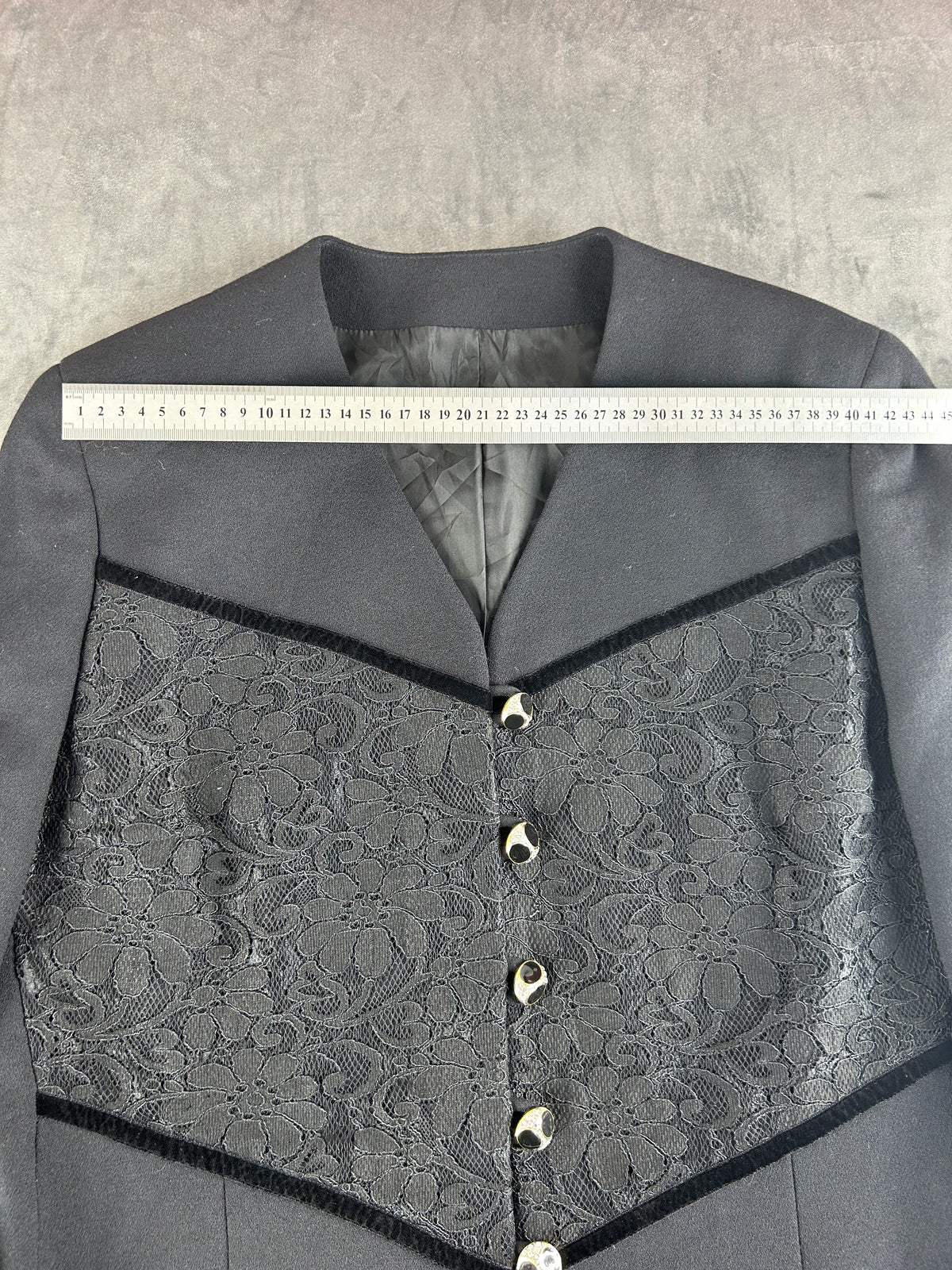 Abito redingote nero in lana con inserto in pizzo vintage – Donna Taglia M