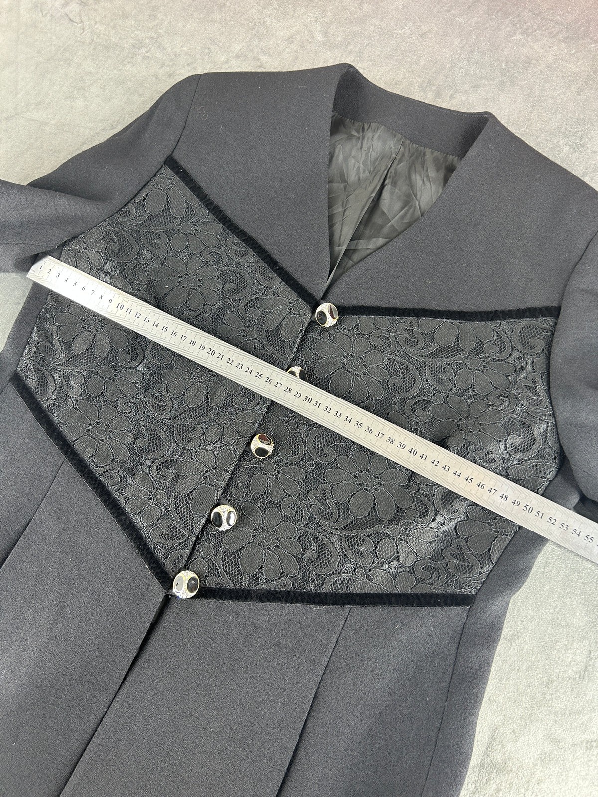 Abito redingote nero in lana con inserto in pizzo vintage – Donna Taglia M