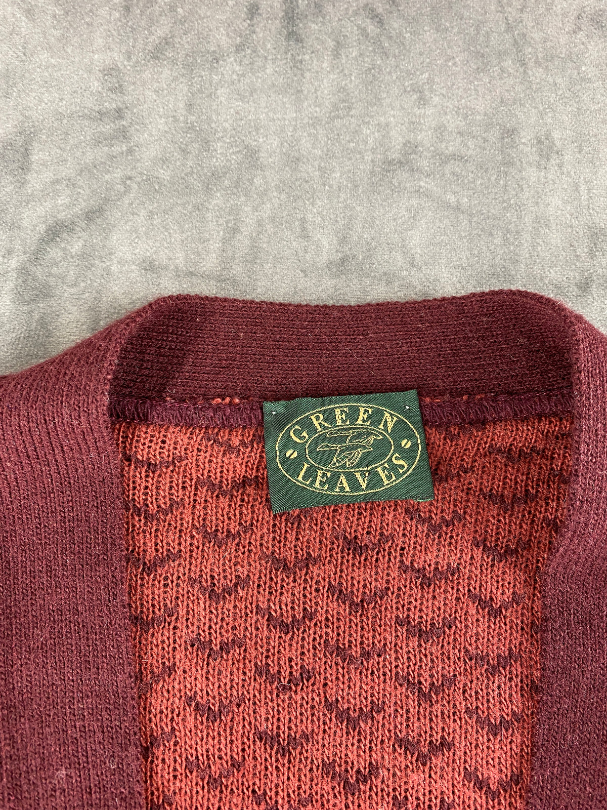 Cardigan scollo a V fair-isle bordeaux Green Leaves vintage – Uomo Taglia XL