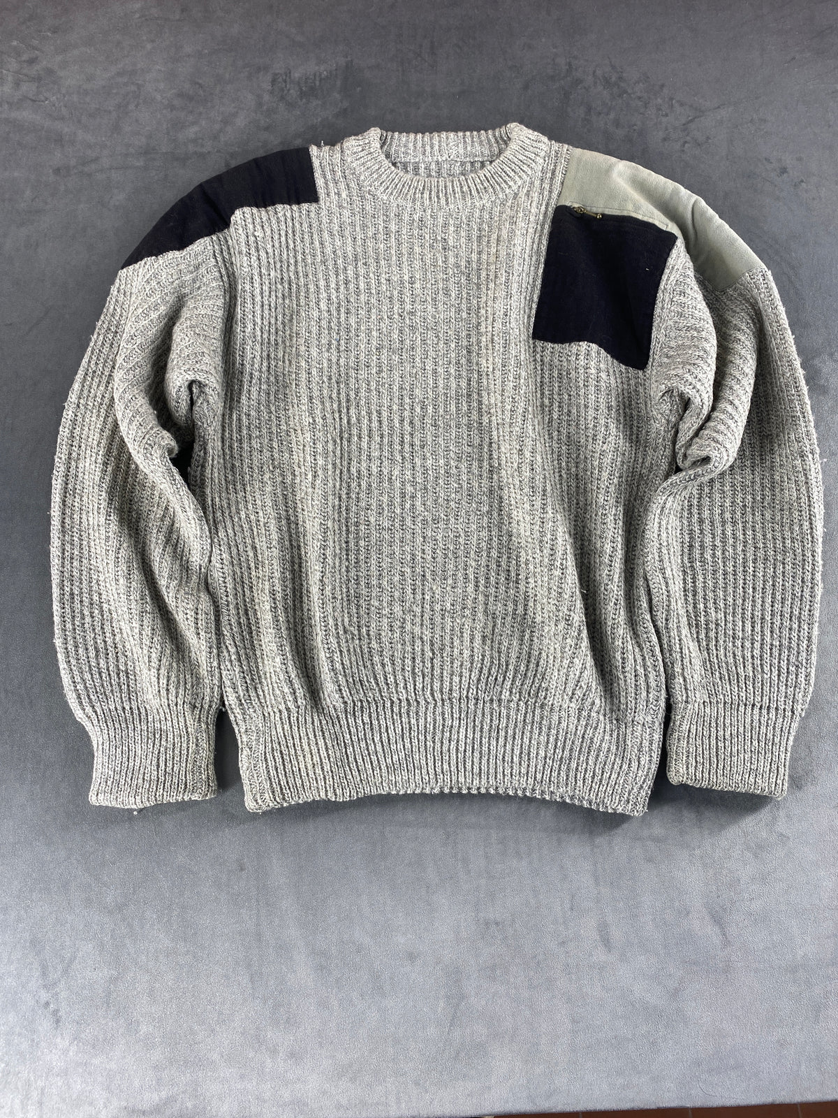 Maglione girocollo lana grigio a coste con patch vintage – Uomo Taglia XL