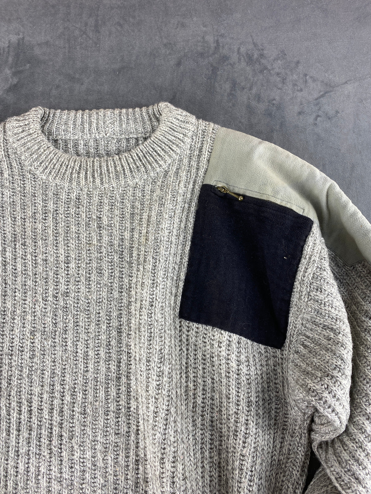 Maglione girocollo lana grigio a coste con patch vintage – Uomo Taglia XL