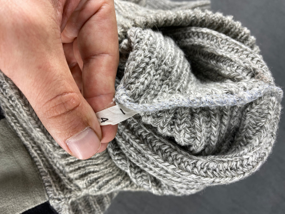 Maglione girocollo lana grigio a coste con patch vintage – Uomo Taglia XL