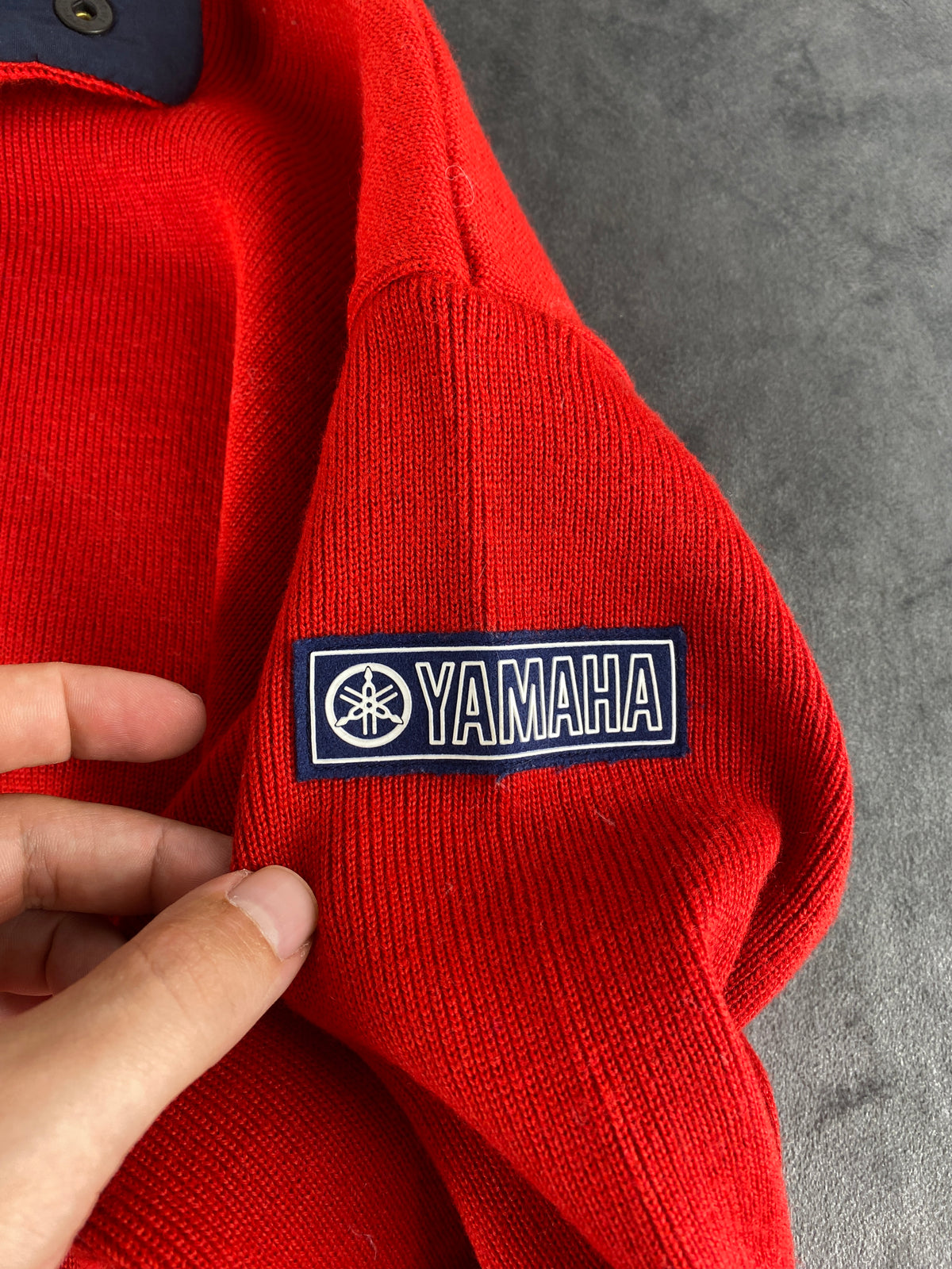 Maglione colletto polo rosso Yamaha vintage – Uomo Taglia L