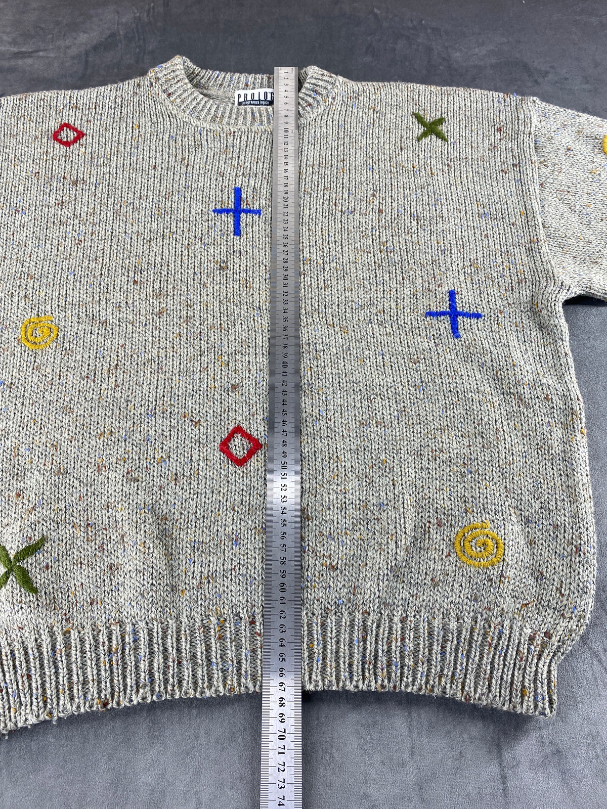 Maglione girocollo lana beige simboli ricamati vintage – Donna Taglia XL