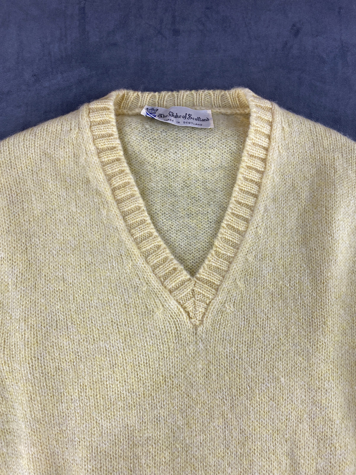 Maglione scollo a V The Duke of Scotland giallo pastello vintage – Donna Taglia XL