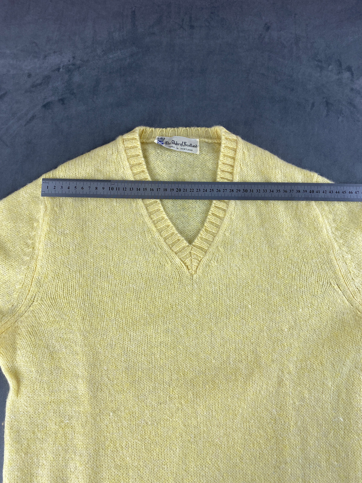 Maglione scollo a V The Duke of Scotland giallo pastello vintage – Donna Taglia XL
